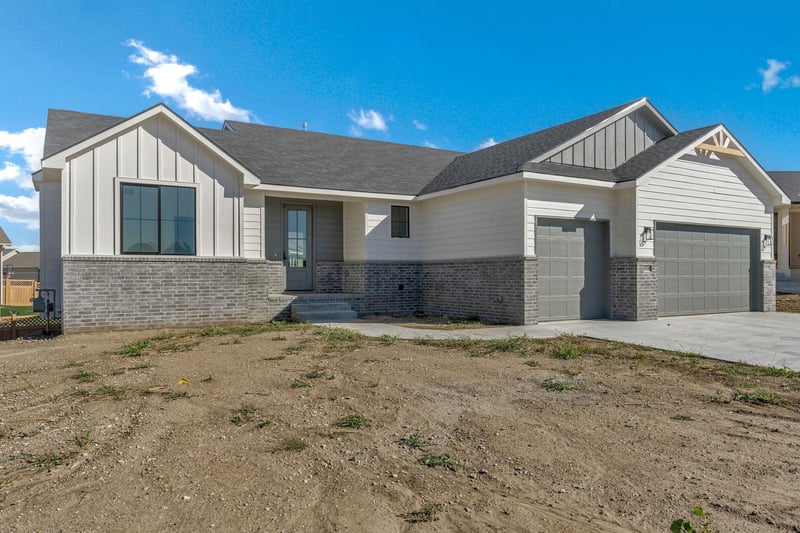 2928 Burlington Cir, Park City, KS 67219