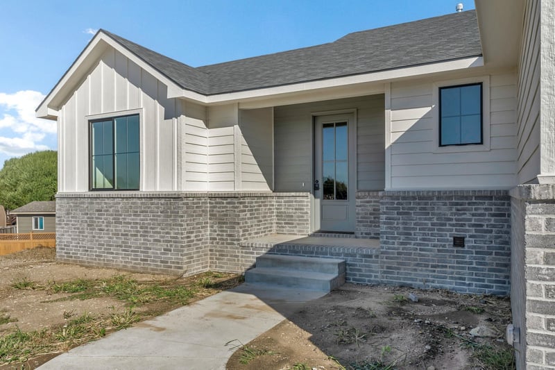 2928 Burlington Cir, Park City, KS 67219