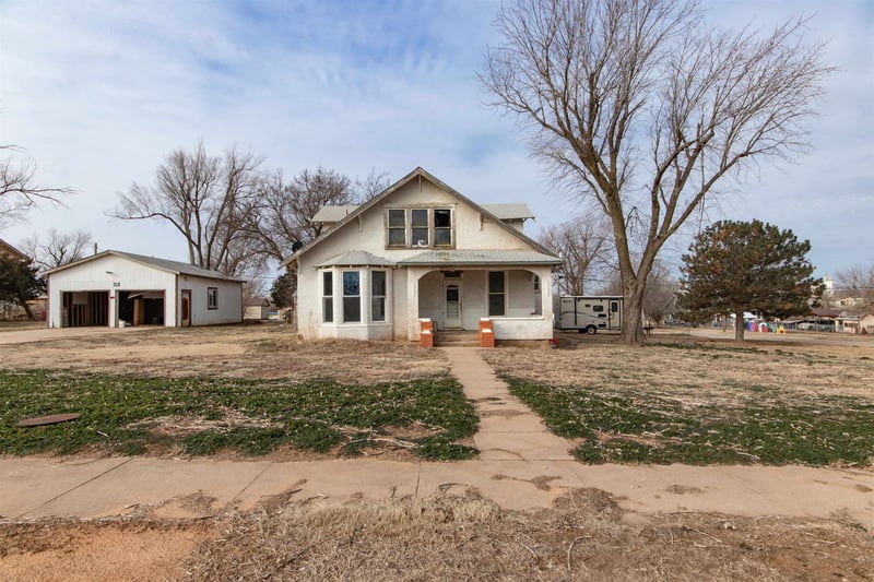 401 S Oak St, Medicine Lodge, KS 67104