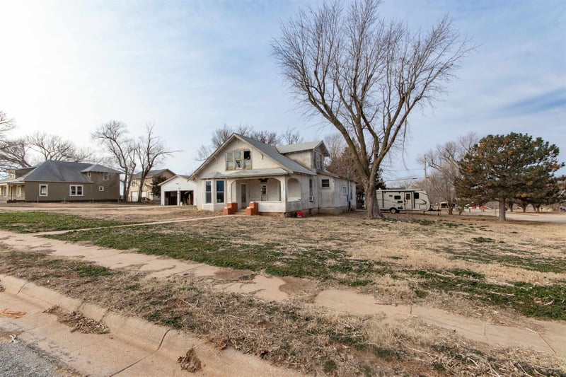 401 S Oak St, Medicine Lodge, KS 67104