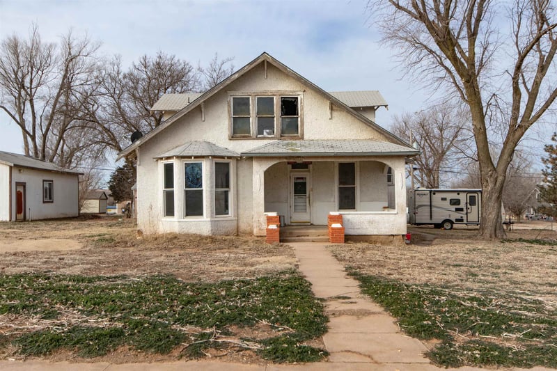 401 S Oak St, Medicine Lodge, KS 67104