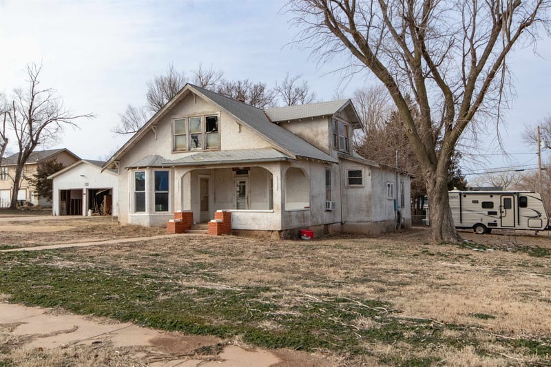401 S Oak St, Medicine Lodge, KS 67104