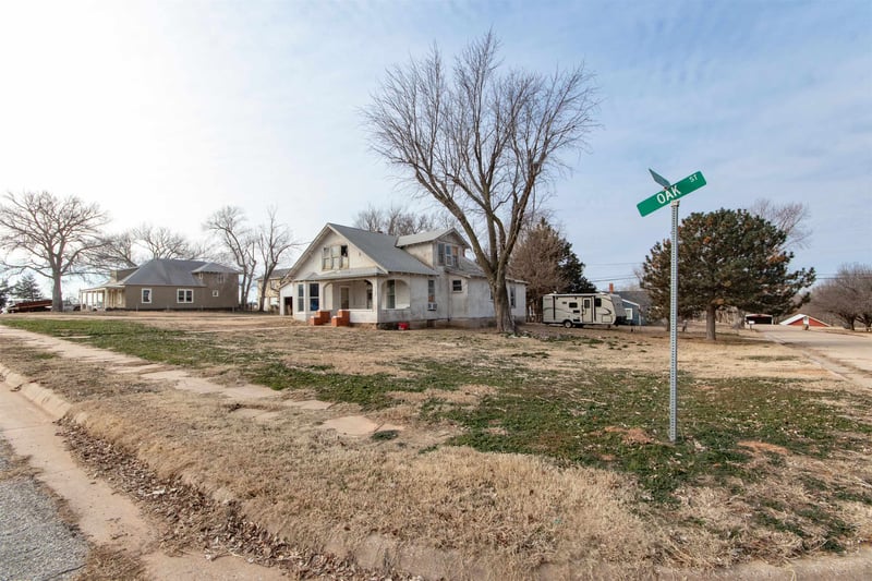 401 S Oak St, Medicine Lodge, KS 67104