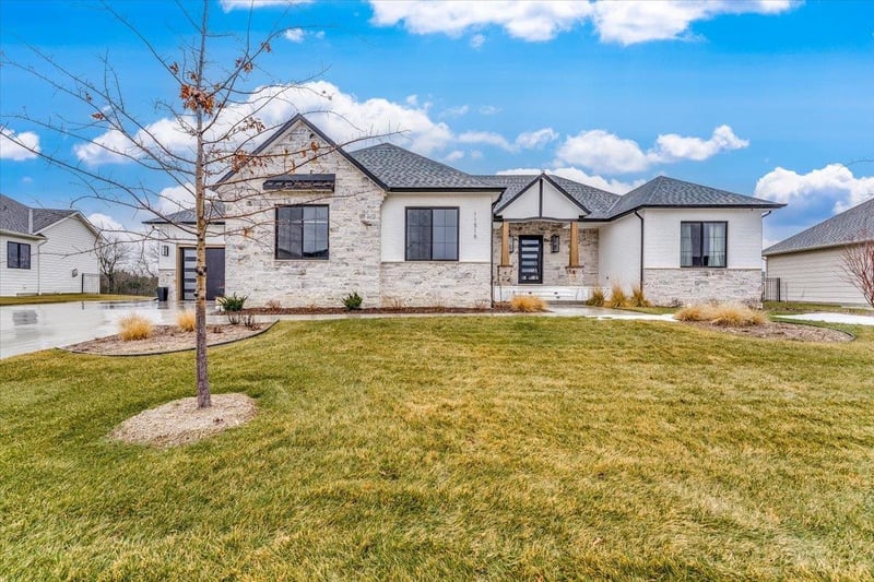 11515 E Brookview Cir, Wichita, KS 67226