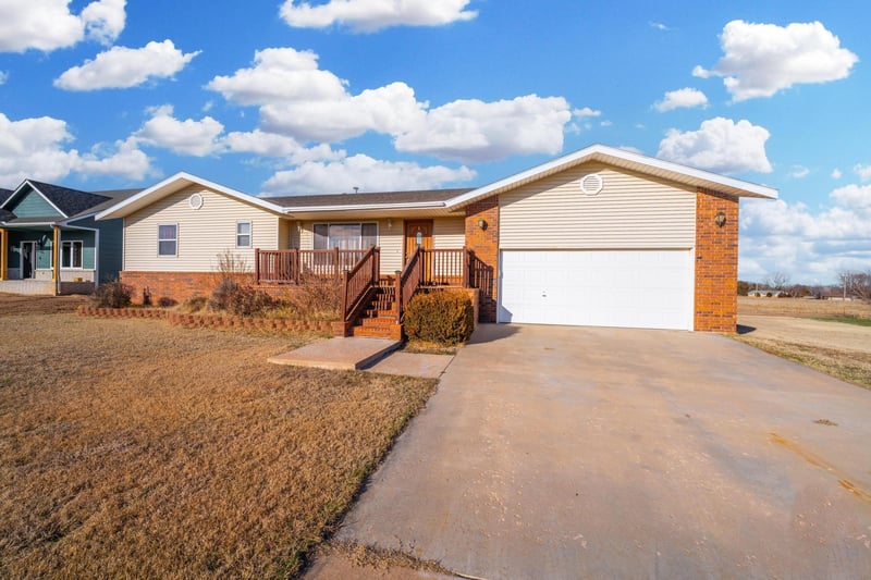 806 W Goldie, Conway Springs, KS 67031
