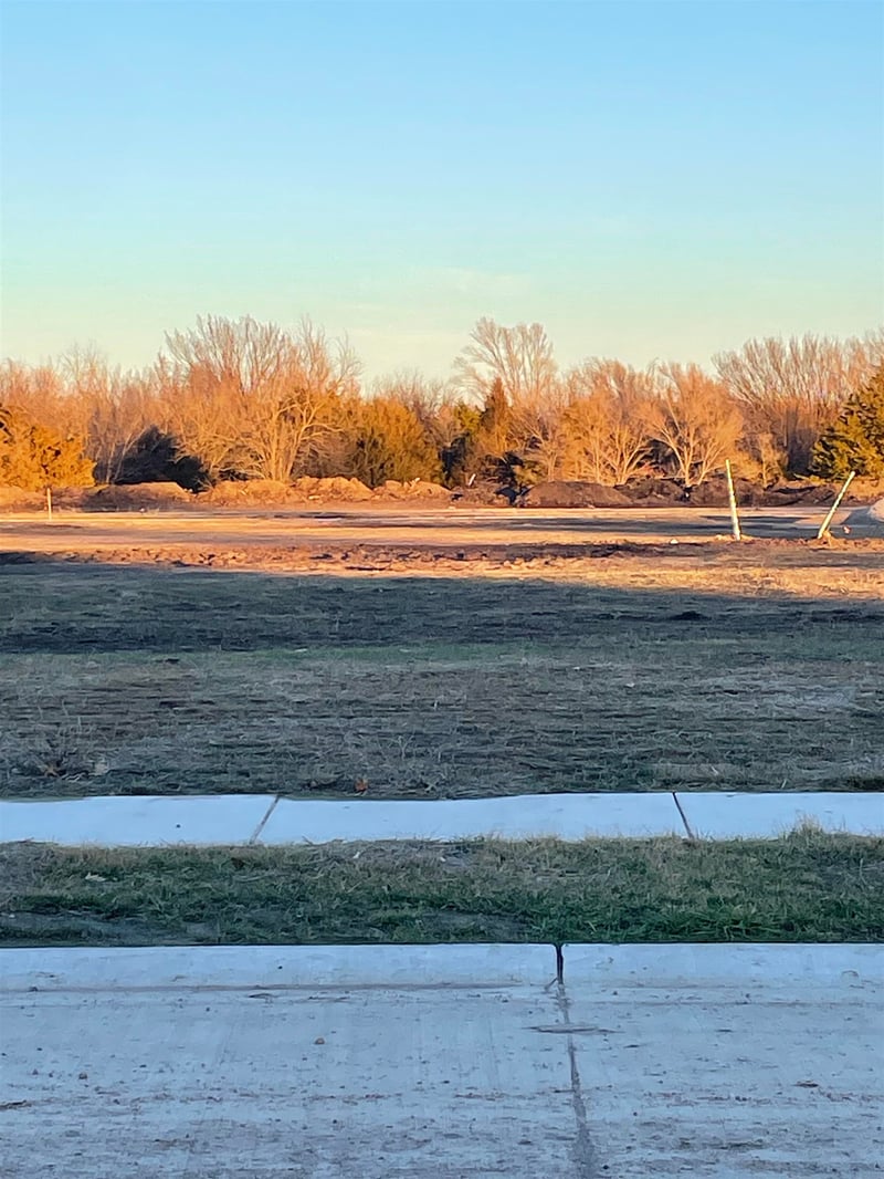 1304 Stutzman , Halstead, KS 67056