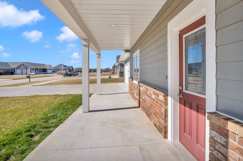 212 Redbud St, Moundridge, KS 67107