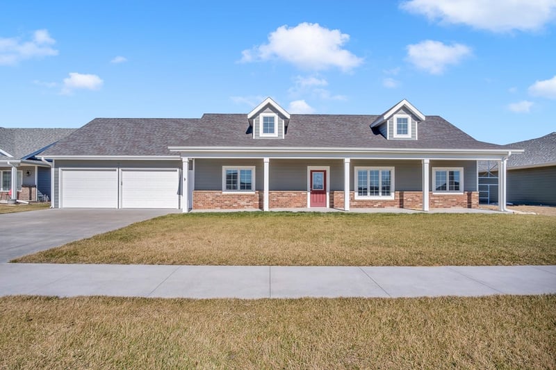 212 Redbud St, Moundridge, KS 67107