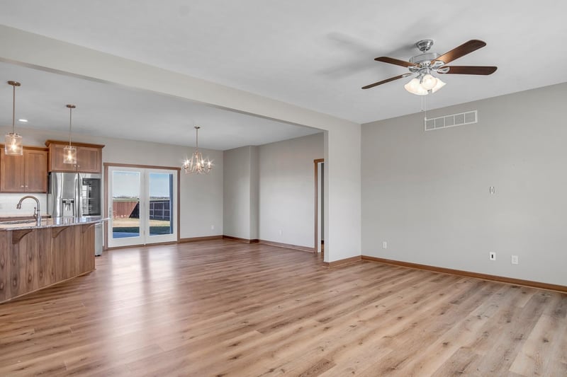212 Redbud St, Moundridge, KS 67107