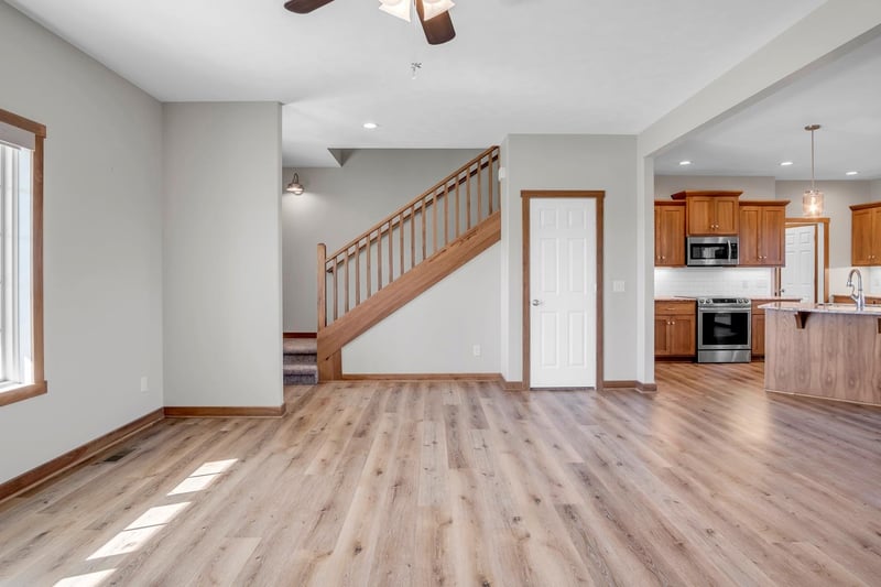 212 Redbud St, Moundridge, KS 67107