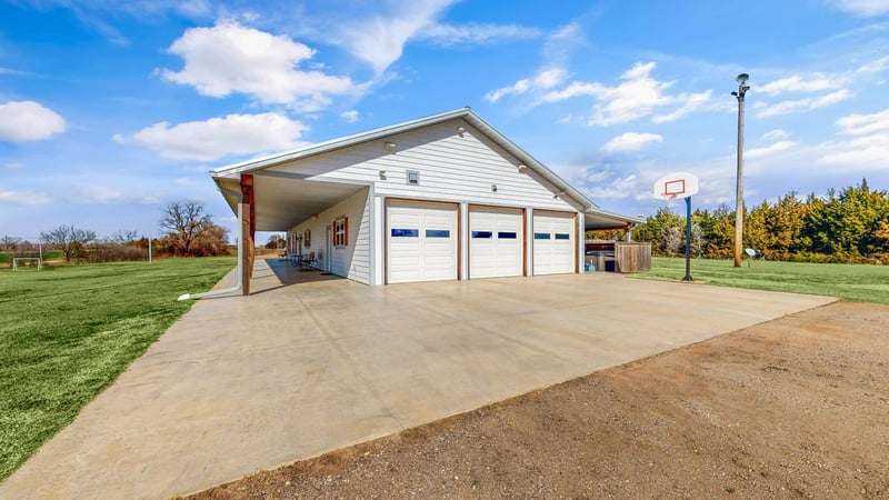 33601 W 6th St S, Garden Plain, KS 67050