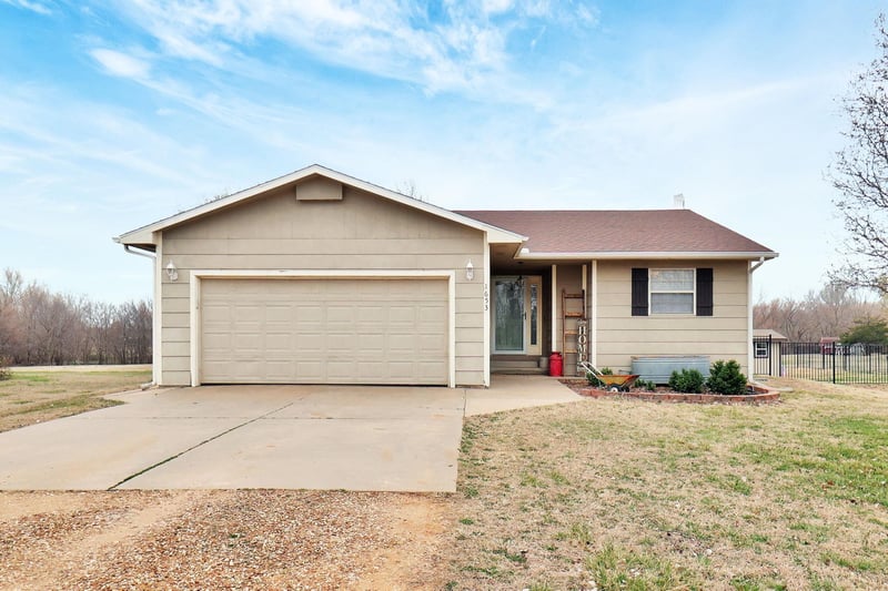 1653 W Bryce Dr, Milton, KS 67106