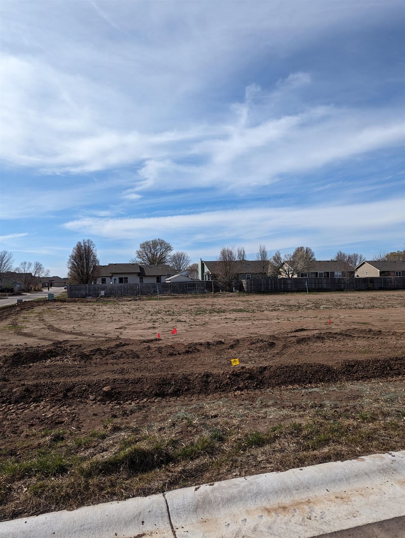 725 Cedar Downs Cir, Wichita, KS 67235