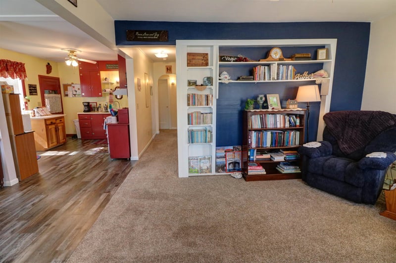 601 S Edwards Ave, Moundridge, KS 67107