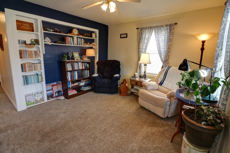 601 S Edwards Ave, Moundridge, KS 67107