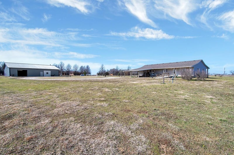 1360 N Hydraulic Rd, Mulvane, KS 67110