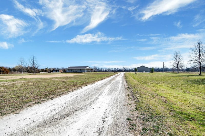 1360 N Hydraulic Rd, Mulvane, KS 67110