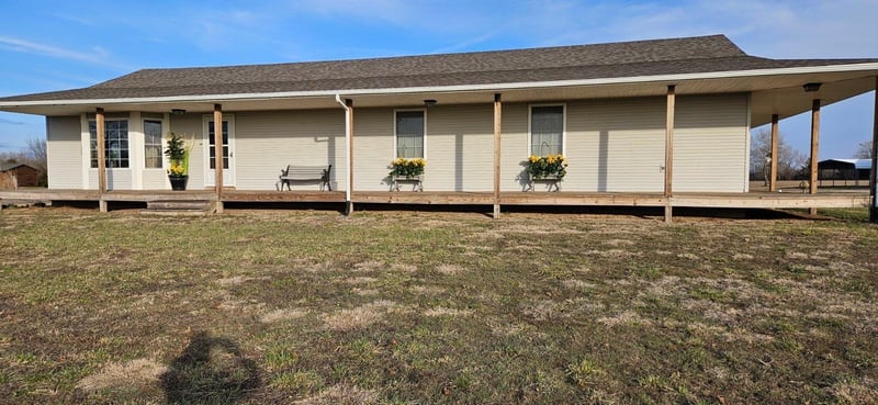 1360 N Hydraulic Rd, Mulvane, KS 67110