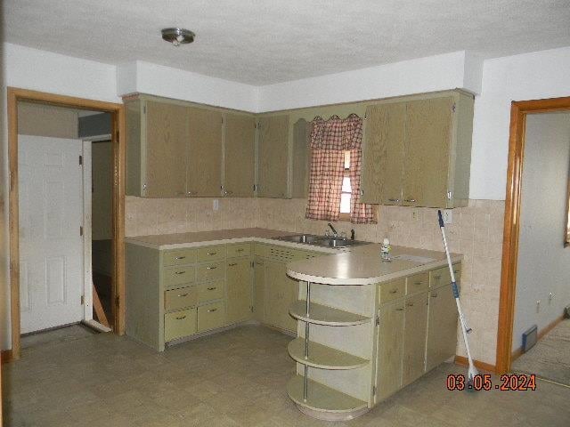1200 N Green, Hoisington, KS 67544