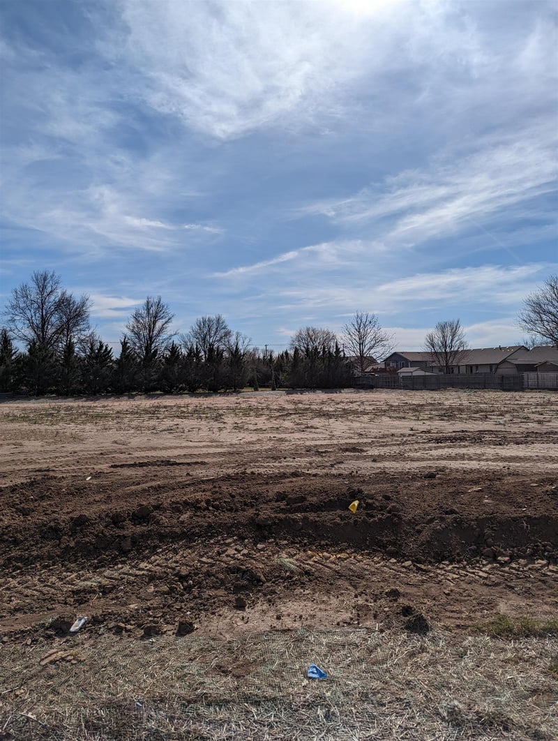 721 Cedar Downs Cir, Wichita, KS 67235