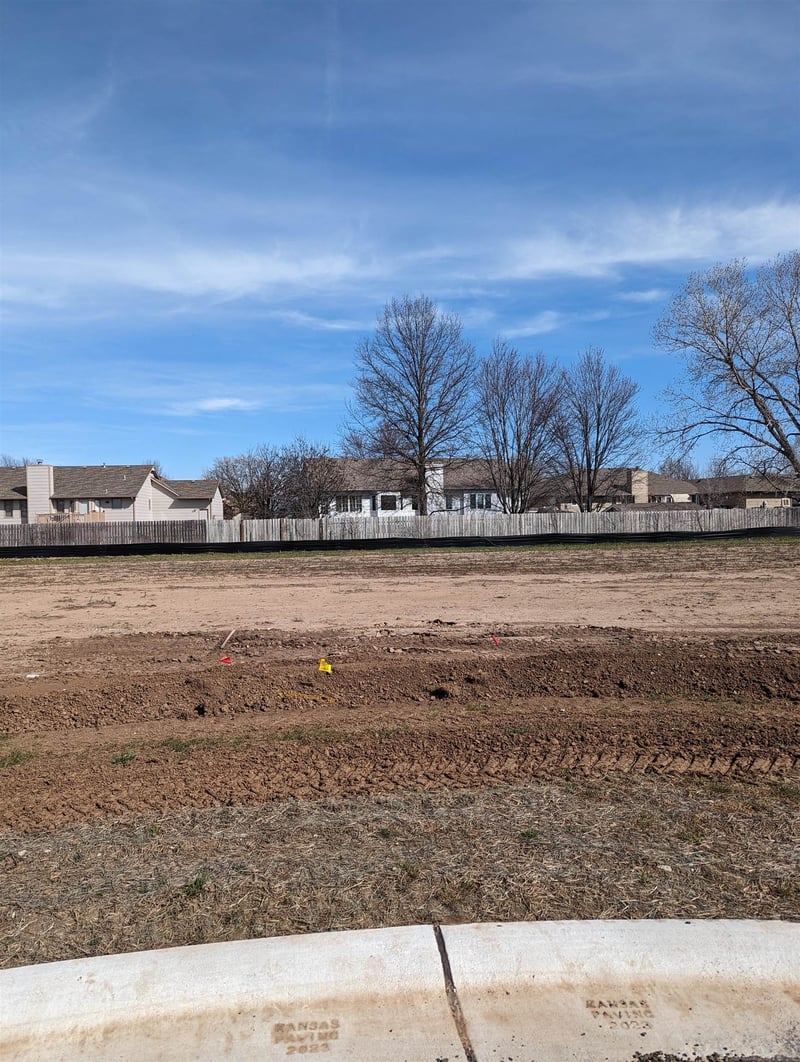 724 Cedar Downs Cir, Wichita, KS 67235