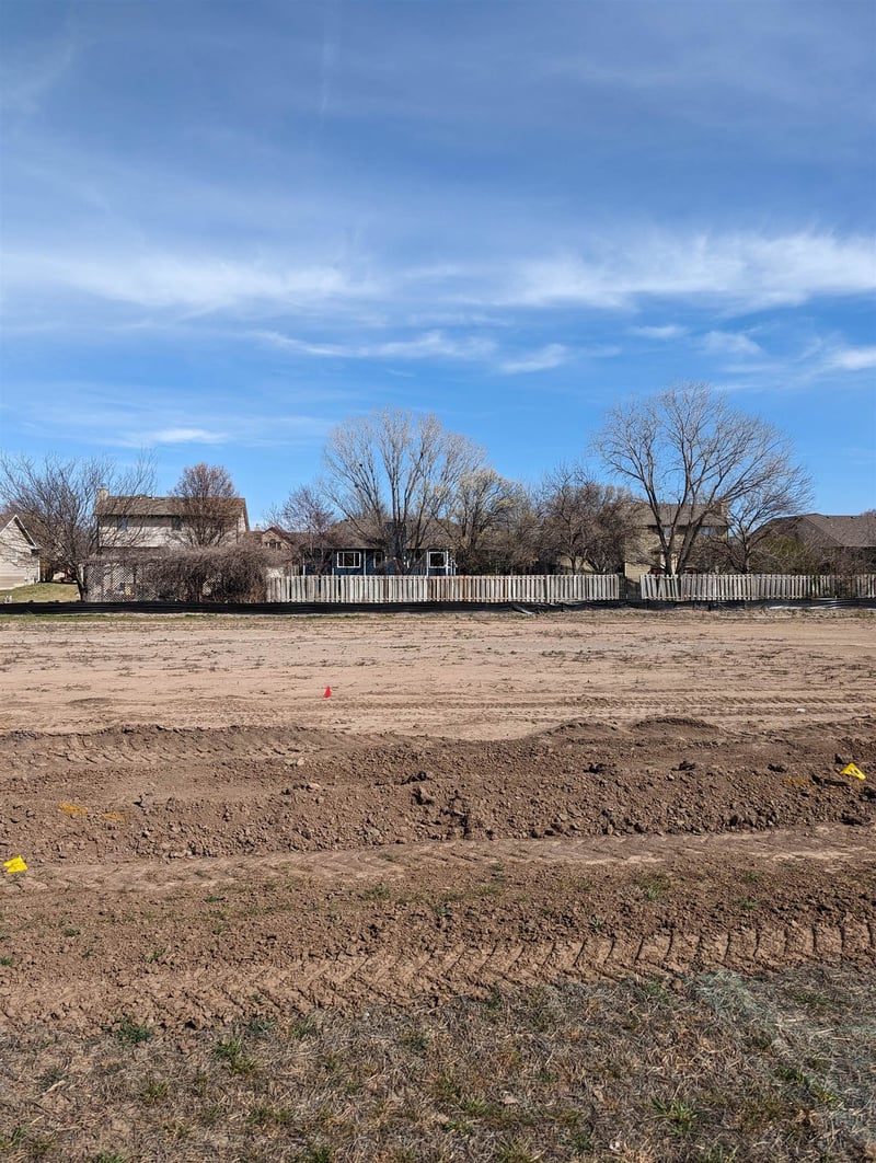 808 Cedar Downs Cir, Wichita, KS 67235