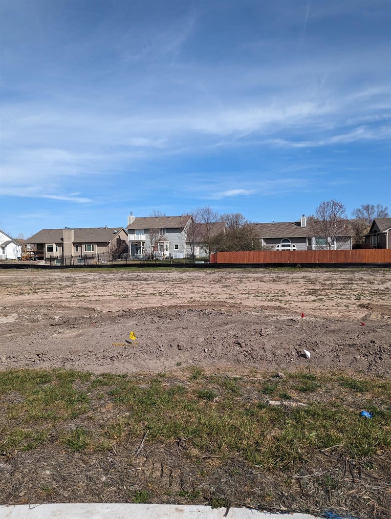 828 Cedar Downs Cir, Wichita, KS 67235