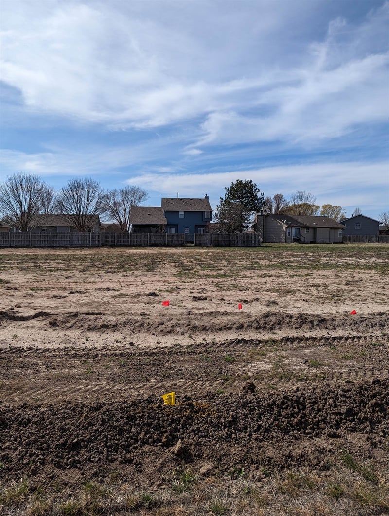 821 Cedar Downs Cir, Wichita, KS 67235