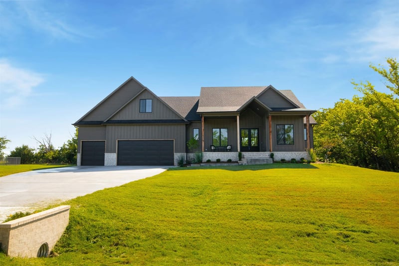 323 N Sarah Ct, Derby, KS 67037