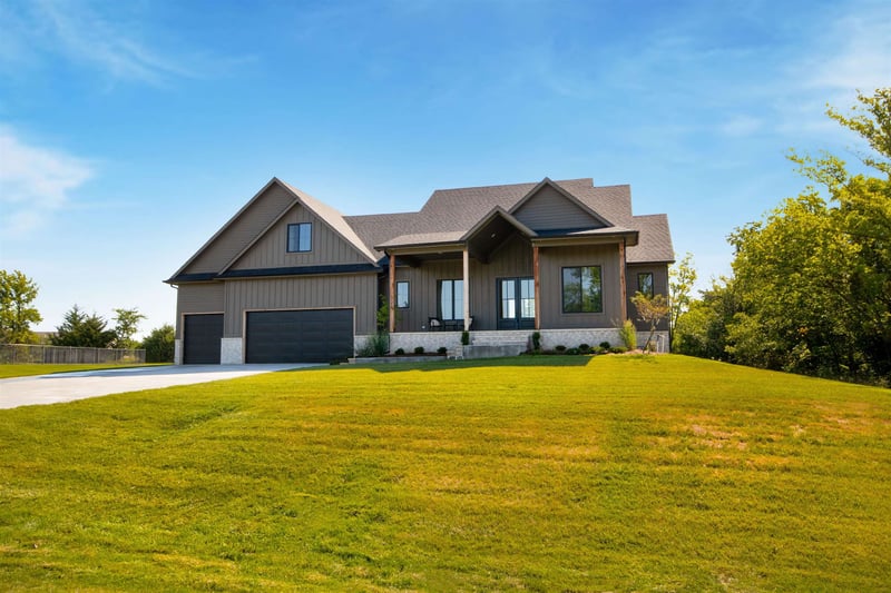 323 N Sarah Ct, Derby, KS 67037