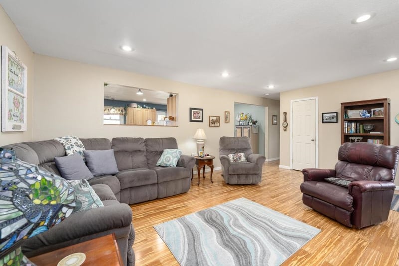 21708 SW Tawakoni Rd, Douglass, KS 67039