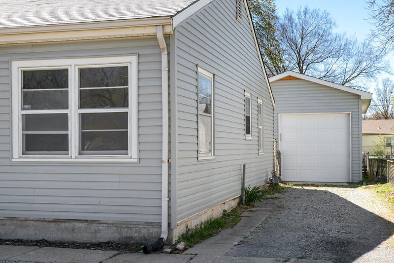 6459 S Sunnyside Rd, Haysville, KS 67217