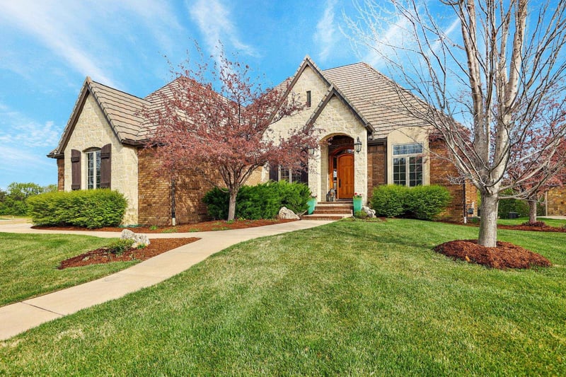 218 E Prairie Point Ct, Andover, KS 67002