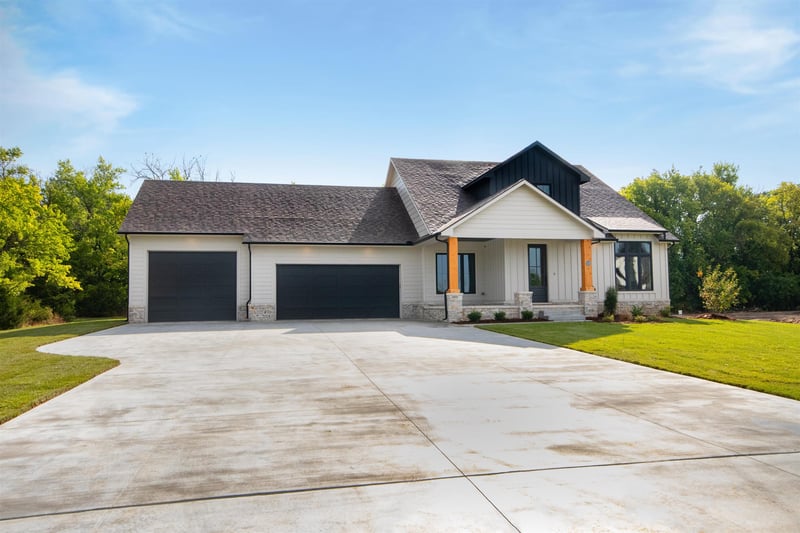 329 Sarah Ct, Derby, KS 67037