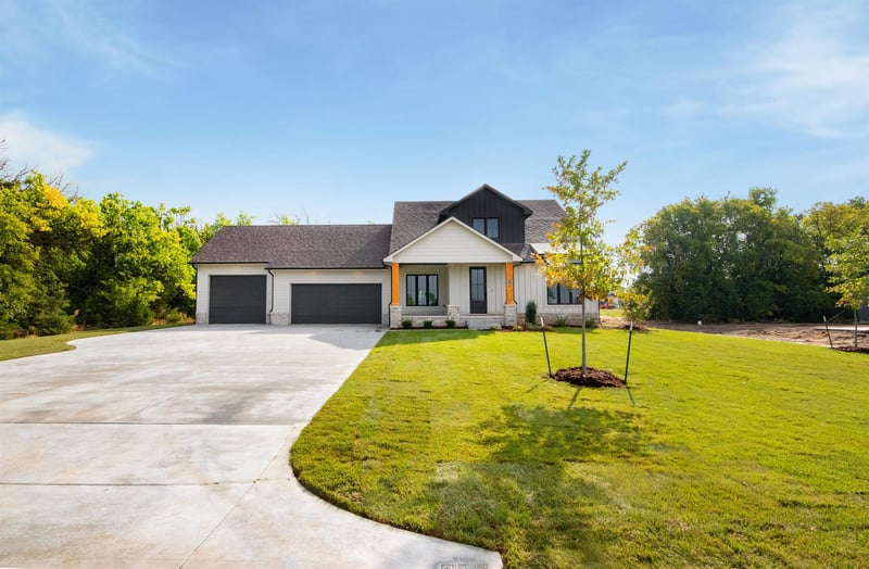 329 Sarah Ct, Derby, KS 67037