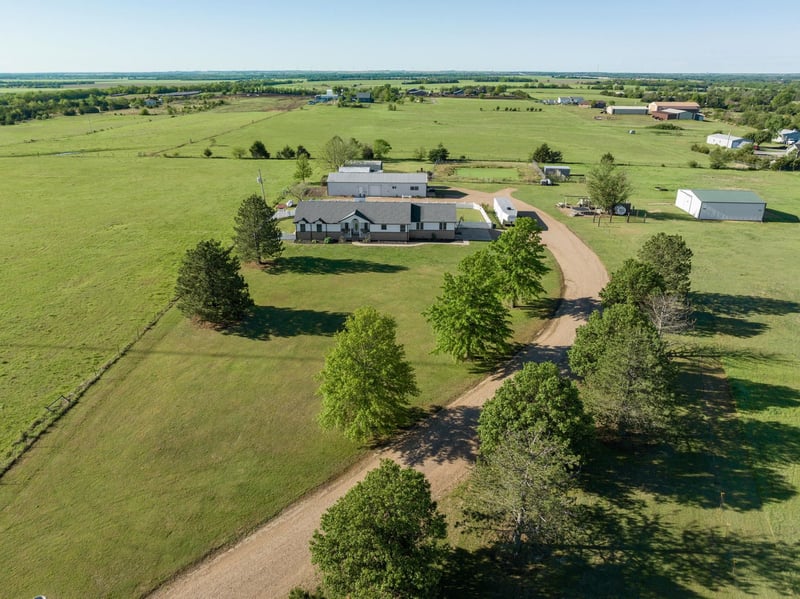 921 E 10th Ave, Wellington, KS 67152