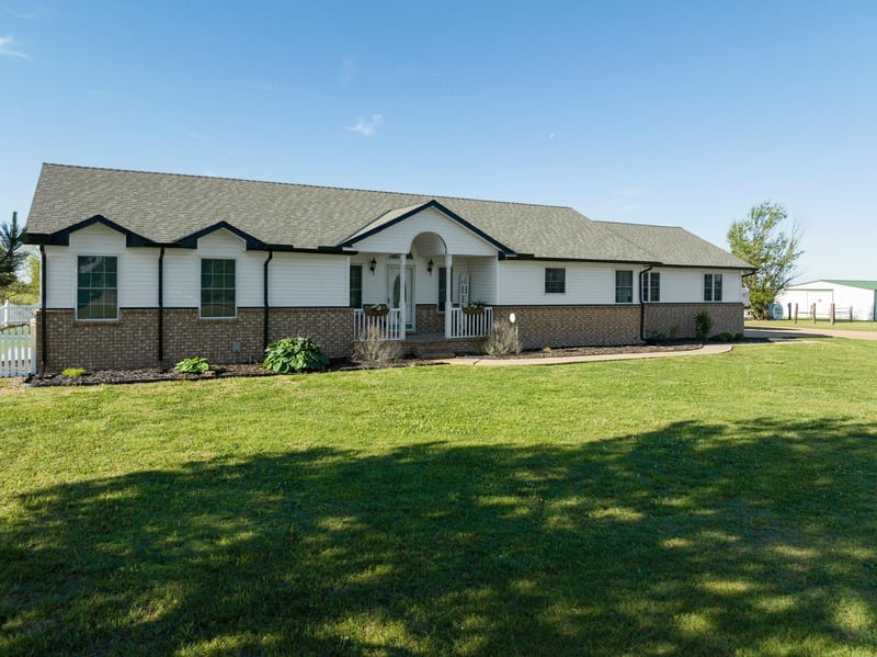 921 E 10th Ave, Wellington, KS 67152