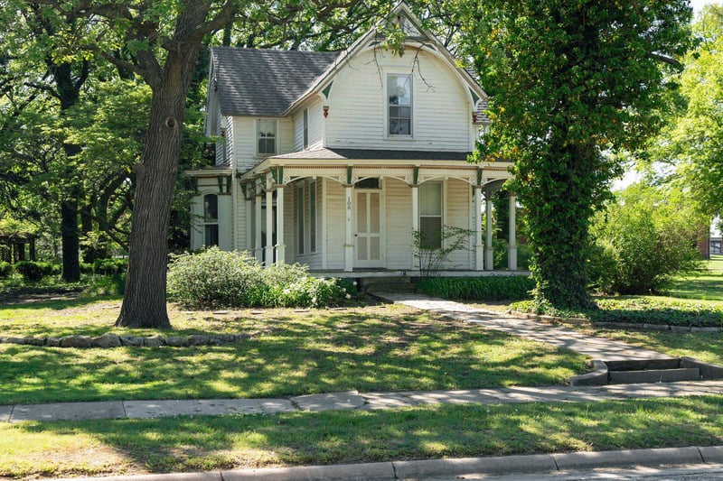 108 N Cranmer St, Conway Springs, KS 67031