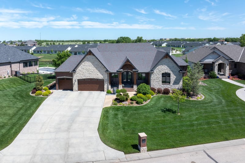 5036 N Remington St, Bel Aire, KS 67226