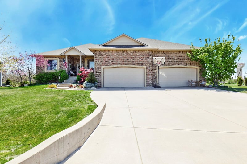 1311 E Bearhill Rd, Park City, KS 67147