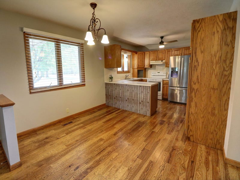 100 S Washington Ave, Moundridge, KS 67107