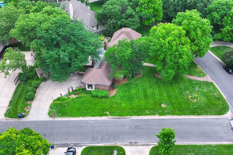 300 S Lynwood Blvd, Wichita, KS 67218