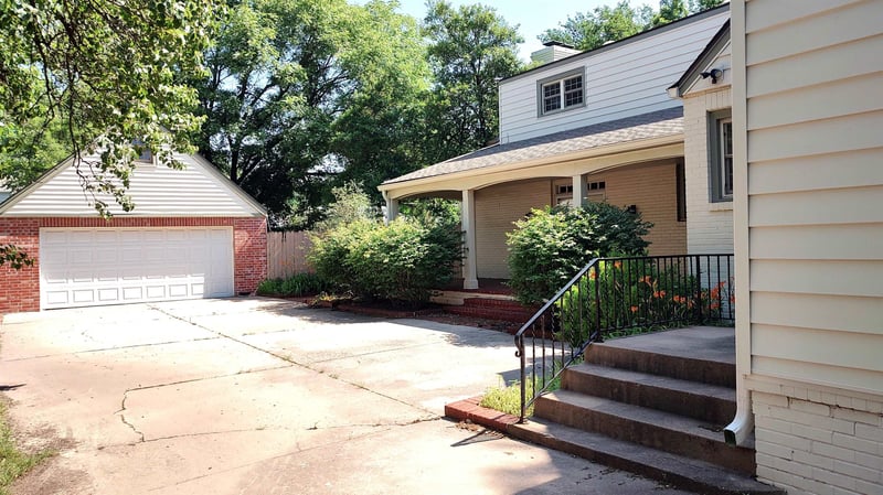22 E Lynwood Blvd, Eastborough, KS 67207