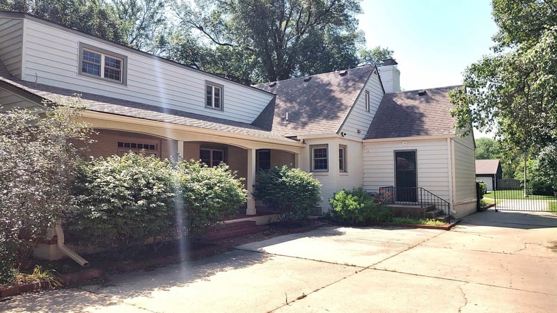 22 E Lynwood Blvd, Eastborough, KS 67207