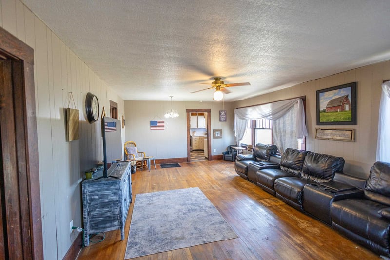 706 W 150th St S, Caldwell, KS 67022
