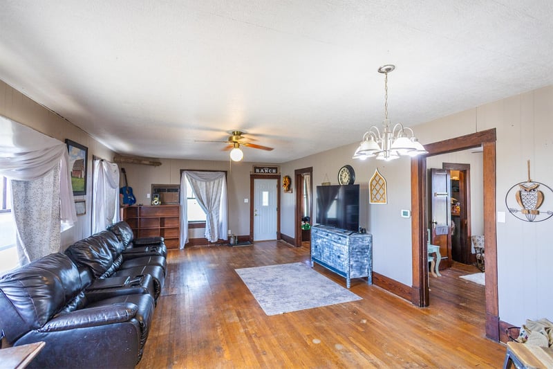 706 W 150th St S, Caldwell, KS 67022