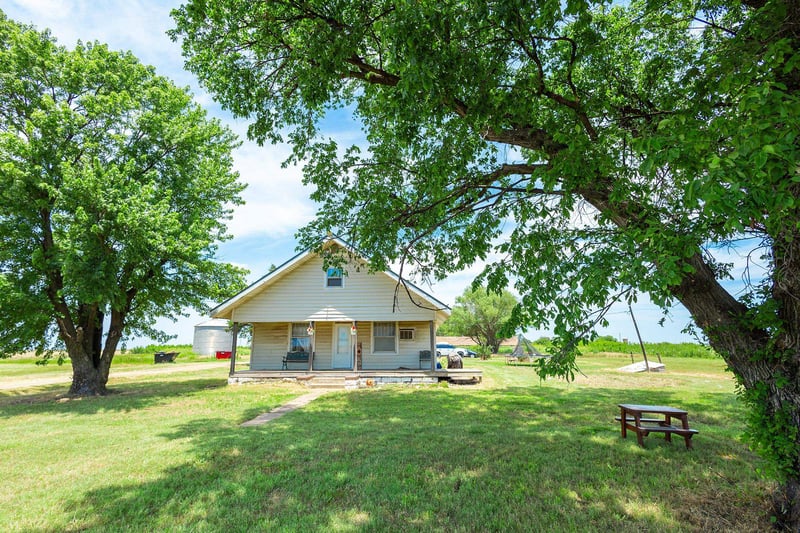 706 W 150th St S, Caldwell, KS 67022
