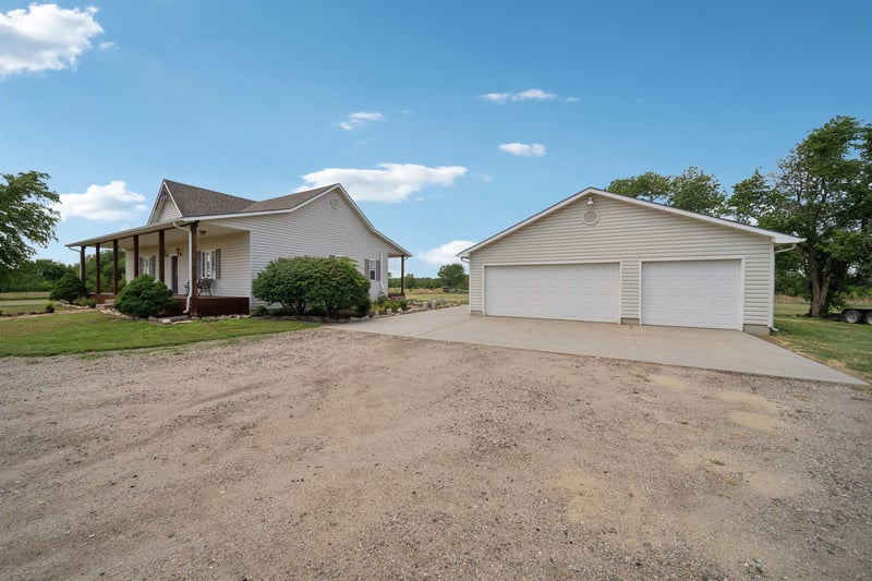 8021 S Essex Heights Rd, Halstead, KS 67056