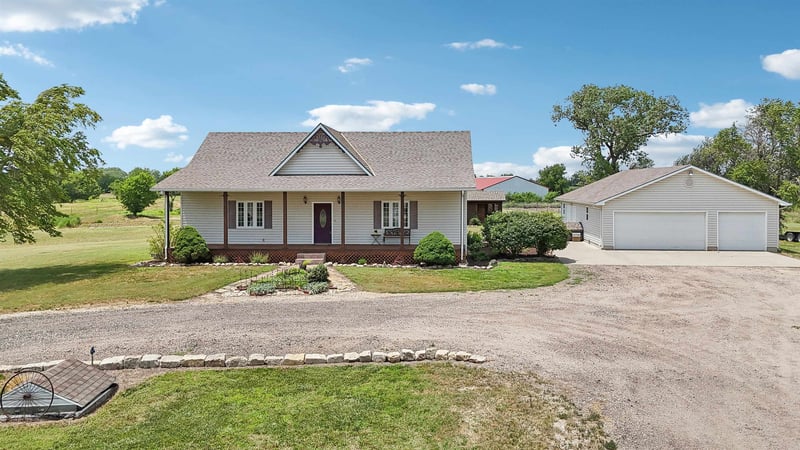 8021 S Essex Heights Rd, Halstead, KS 67056