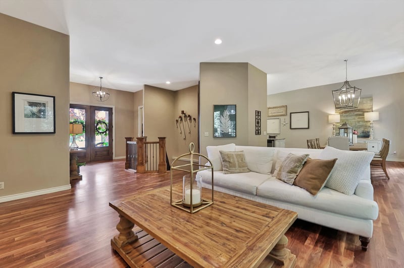 2401 N Peckham Ct, Wichita, KS 67228